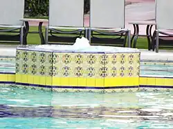 Fuente de agua de la piscina Catalina