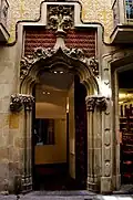 Entrada a la antigua «Pensió Dalí» (Barcelona).