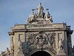 La Gloria recompensa al Valor y al Genio, grupo escultórico que remata el Arco de la Rua Augusta de Lisboa, Célestin Anatole Calmels. Las esculturas del plano inferior (ríos Tajo y Duero, y personajes portugueses) son de Vítor Bastos. 1875.
