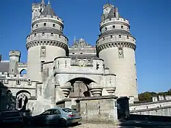 Entrada principal del patio externo.