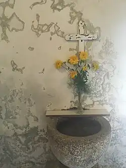 Pila de agua bendita de la iglesia de Bouzas.