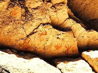 Pinturas rupestres las "Manos Pintas" en Cucurpe, Sonora