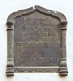 Placa conmemorativa de la fundación.