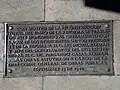 Placa de 1949 donde se consigna la mudanza del monumento.