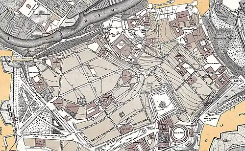 En la parte superior central se observan los dos hospitales de Pamplona, el civil y el militar (1882)