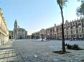 Plaza de Santo Domingo en México, con la iglesia homónima, el Palacio de la Inquisición y la Antigua Aduana.