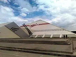 Polideportivo Carlos Martínez Balmori en Mineral de la Reforma (2001).