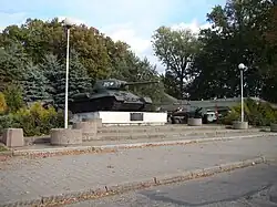 Monumento T-34 en el Museo de la lucha por el terraplén de Pomerania en Mirosławiec