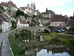 El puente Pinard sobre el Armançon, Semur-en-Auxois.