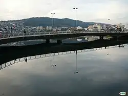 Puente de Santiago con O Burgo y A Caeira en segundo plano.