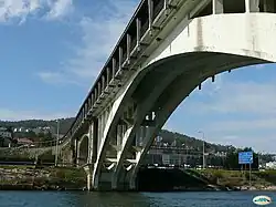Arco de hormigón del puente de 1950
