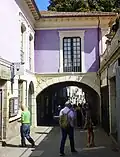 Arco del pazo en la calle Don Gonzalo