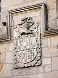 Escudo de armas de la fachada principal