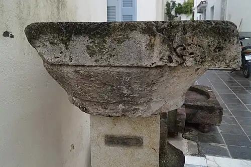 Capitel dórico del siglo V&nbsp;a.&nbsp;C. procedente de la antigua Metana.