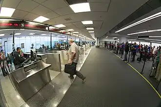 Instalaciones de inspección federal para pasajeros que llegan de vuelos internacionales