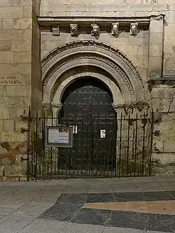 Portada de la Iglesia de San Julián y Santa Basilisa (Salamanca)