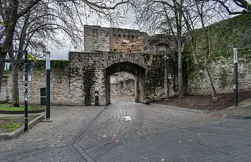 Portal de Francia, desde la Navarrería