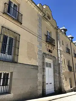 Detalle del cuerpo central de la fachada norte.