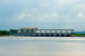 Central hidroeléctrica de Úglich sobre el Volga.