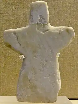 Figurilla cicládica de la fase Filakopí I., Museo de Prehistoria de Thera.