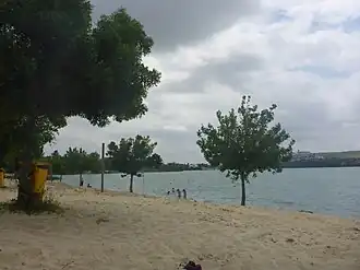 Zona de playa artificial.