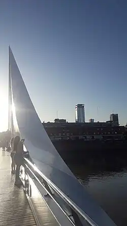 Puente de la Mujer - Puerto Madero en la tarde de primavera del 13 de noviembre de 2024.