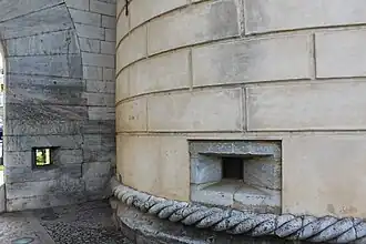 Detalle de cordón, ventanas y hastial