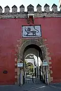 Matacán sobre la Puerta del león, en el Alcázar de Sevilla.