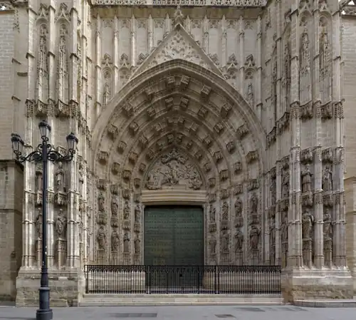 Portada principal o de la Asunción.