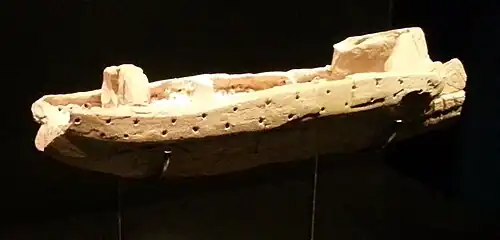 Modelo en terracota de birreme púnico, siglo&nbsp;IV&nbsp;a.&nbsp;C. Museo Arqueológico Provincial de Alicante.