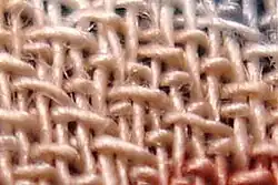 Una muestra de rayón de una falda, fotografiada con una lente macro.