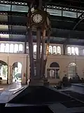 Reloj de la estación, en el interior de la misma
