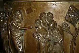 Detalle de la pila bautismal de Saint-Barthélemy