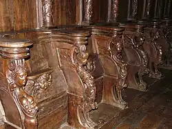 Algunos asientos de la sillería del coro de los canónigos