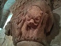 Bestias en la iglesia de San Cristóbal de Rio Mau.