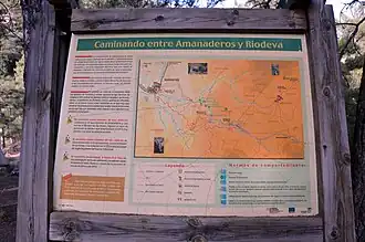 Panel informativo en el camino de acceso al paraje Los Amanaderos de Riodeva (Teruel), 2017.