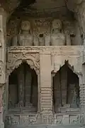 Estatuas talladas en la roca del templo Jain, cerca de la puerta de Urwai