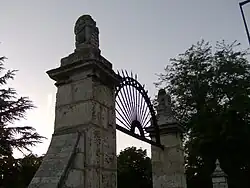 Entrada principal a los jardines de la Rosaleda.