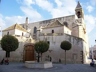 Fachada del evangelio de la parroquia de la O