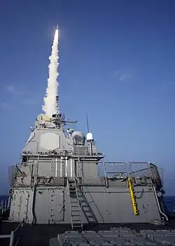 SM-3 ascendiendo desde el USS Lake Erie (CG-70), 2008