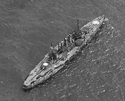 El Ostfriesland fondeado antes de la prueba