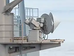 Dos radares AN/SPN-46 usados en el USS Ronald Reagan (CVN-76).