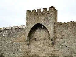Una torre pequeña en el sector oeste de la Puerta Sur de la muralla