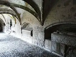 La galería de las tumbas del claustro
