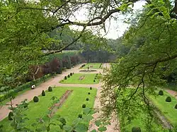 Espacio verde de la villa de Saint-Omer, al pie de las antiguas murallas de Vauban