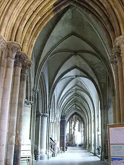 nave lateral