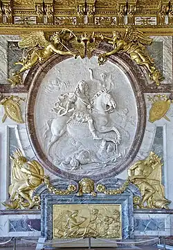 Retrato ecuestre de Luis XIV, de Coysevox, en el salón de la guerra.
