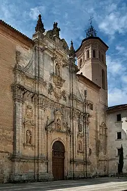 Fachada principal del monasterio, de estilo Barroco.