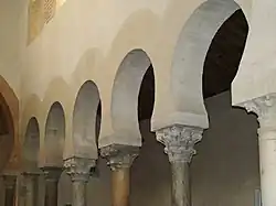 Arcada de separación entre la nave central y una nave lateral.