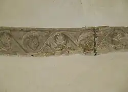 Restos de la decoración original en el ábside central.